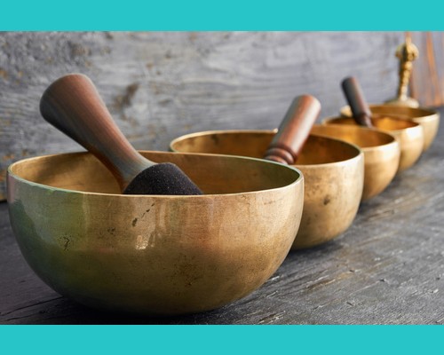 Les massages avec des bols chantants ou bols tibétains sont un moyen extraordinaire pour accéder à la détente, se reconnecter à soi, se sentir vibrer, vivant.